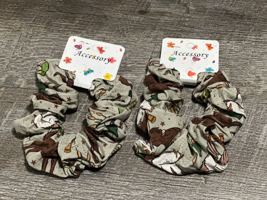 Chocolate Lab Duck Hunting - Scrunchie - RTG